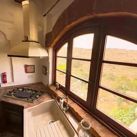 Traditional Maltese By Ma * סיינט פול ביי