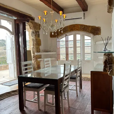 Traditional Maltese By Ma * סיינט פול ביי