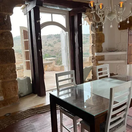 Traditional Maltese By Ma * סיינט פול ביי